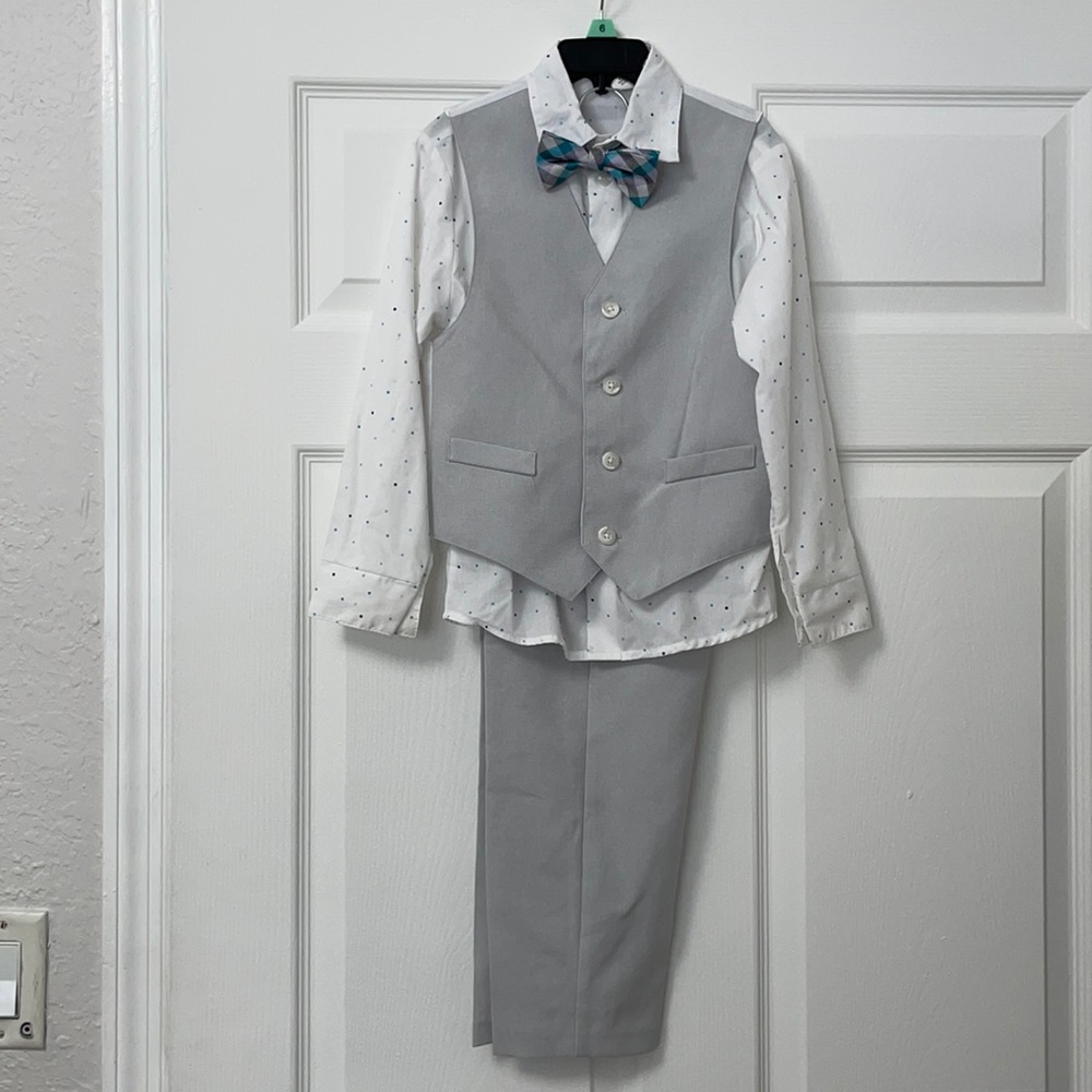 Boys 4 Piece Dress Pant Vest Suit Size 4